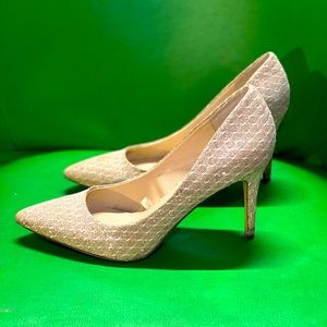 • GOLD / GLITTER • PUMPS •